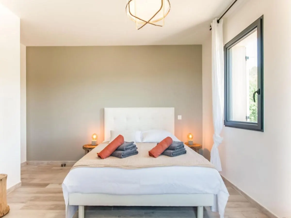 Hébergement de vacances Beautiful Villa With Private Pool Vaison-la-Romaine France